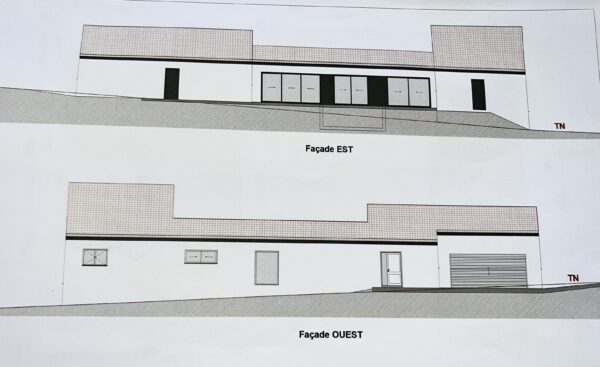 Façades Est et Ouest de la villa moderne en construction par Amir CTP.