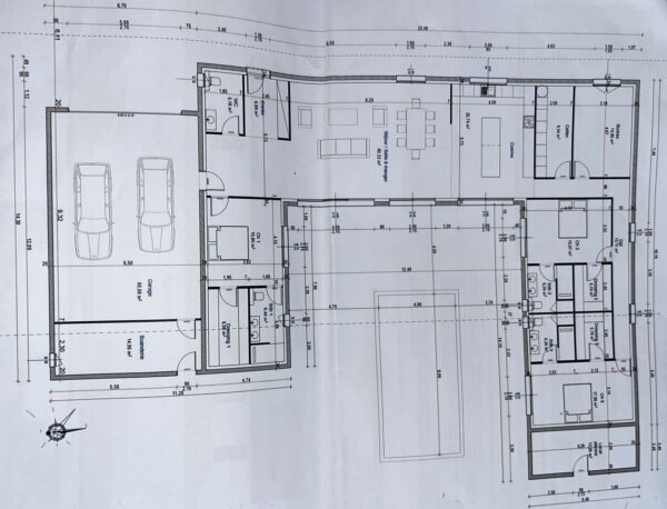 Plan détaillé d'une villa contemporaine par Amir CTP.